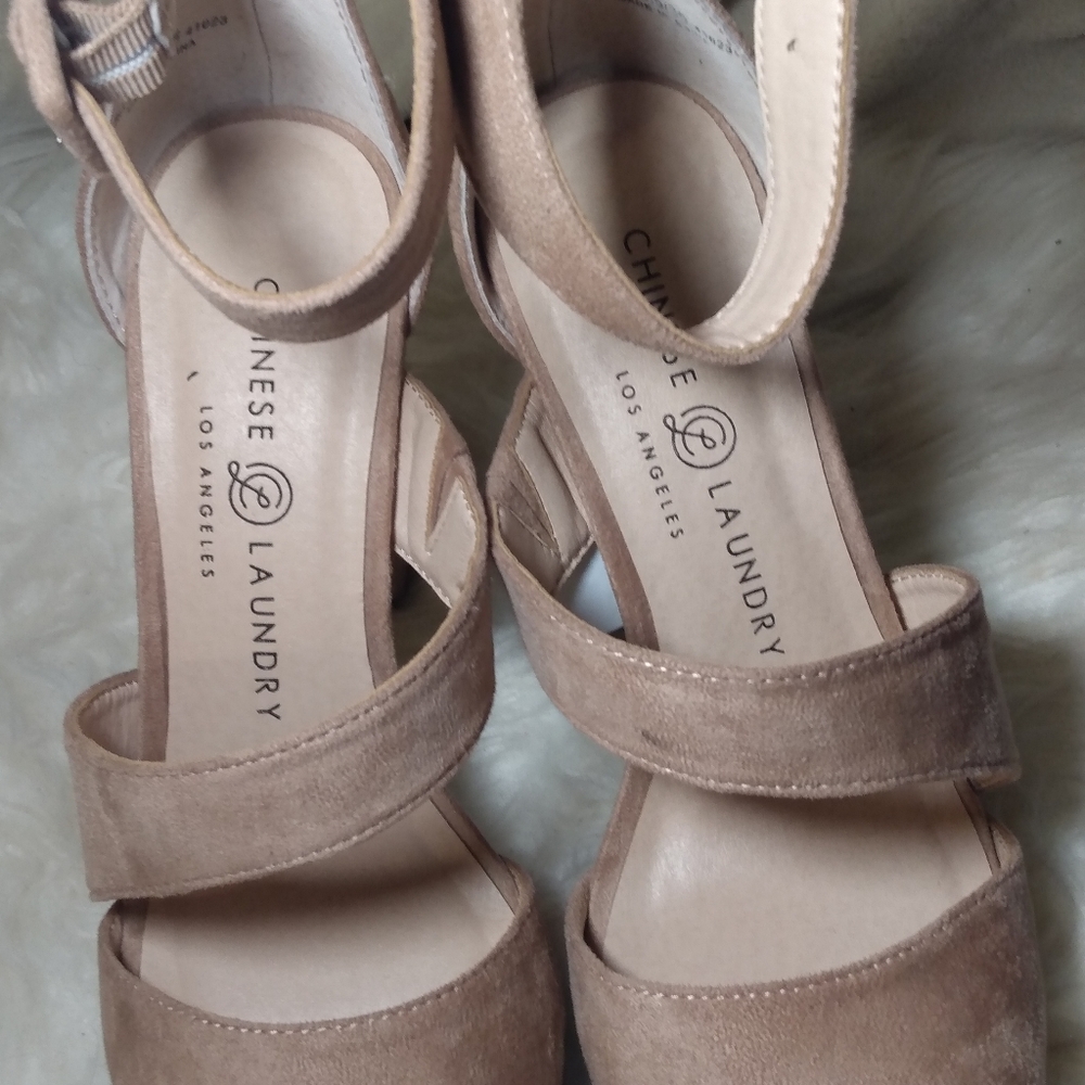 Heels - Picture 3 of 6